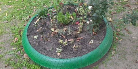 Záhony s pneumatikami: jak udělat květinovou dívku z pneumatiky